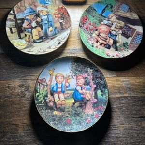 M.J. Hummel Little Companions Plate Collection. Set of 3